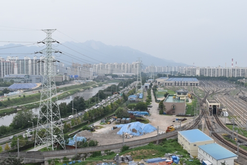 서울 노원구 아파트 가로지르던 고압 송전선로 땅 밑으로