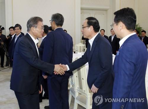 文대통령 "기술 국산화는 국가적 과제…대학이 적극 역할해달라"