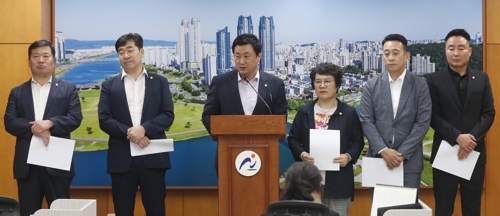 한국당 울산 남구의원 "김진규 남구청장 사퇴하라"