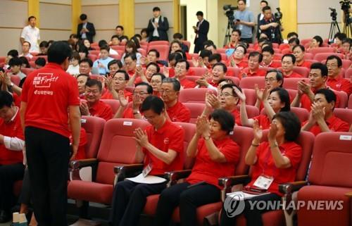 "與실정에 연명" "죽기 딱 좋은 계절" 한국당 연찬회서 '쓴소리'