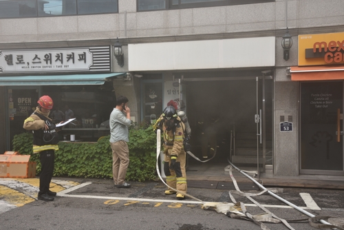 용산구 원효로3가 식당 지하서 불…30대 여성 병원 이송