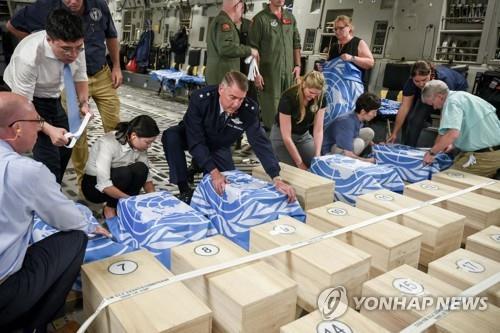 美국방 차관보 "北에 중단된 '미군 유해 송환' 재개 제안"