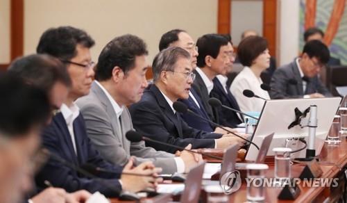 文대통령 "일본은 정직해야…수시로 말 바꾸며 경제보복 합리화"