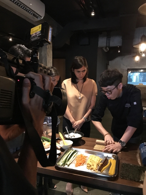 인니의 '짜베 보이' 전병준 쉐프 "무겁지 않은 한식으로 승부"