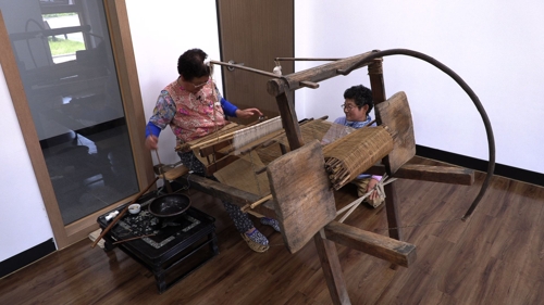 삼으로 직물 만드는 '삼베짜기' 국가무형문화재 된다