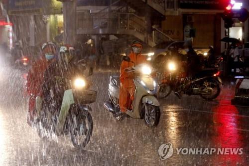 베트남 어부 17명, 태풍에 연락 두절…해양당국 수색 나서