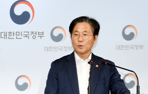 성윤모 장관 "日 조치에 치밀하고 신속하게 총력 대응"