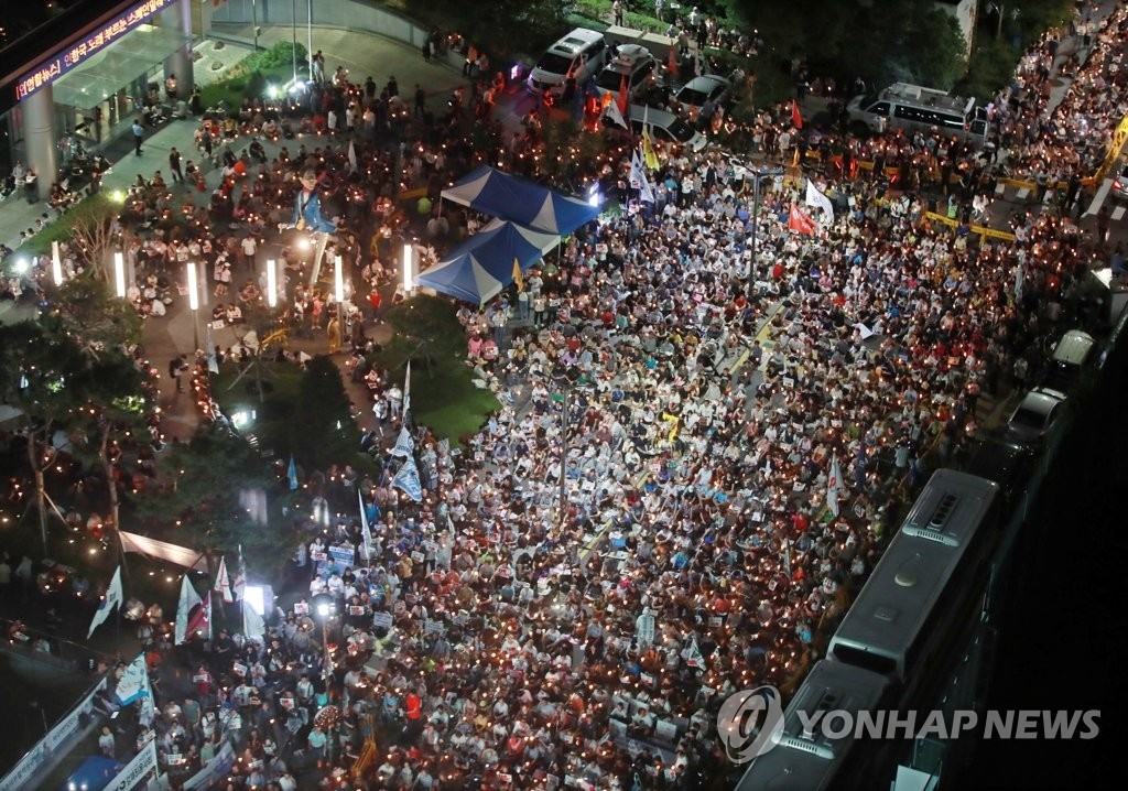 "日, 명백한 경제침략"…시민 1만5천명 옛 일본대사관 앞 집결