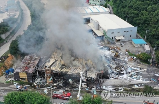 안성 화재, 양성면 석화리 공장서 `불`…소방관 2명 사상