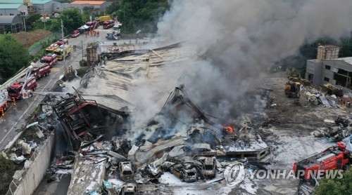 안성 화재, 처참한 현장...공장 무너지고, 100m 밖까지 파편