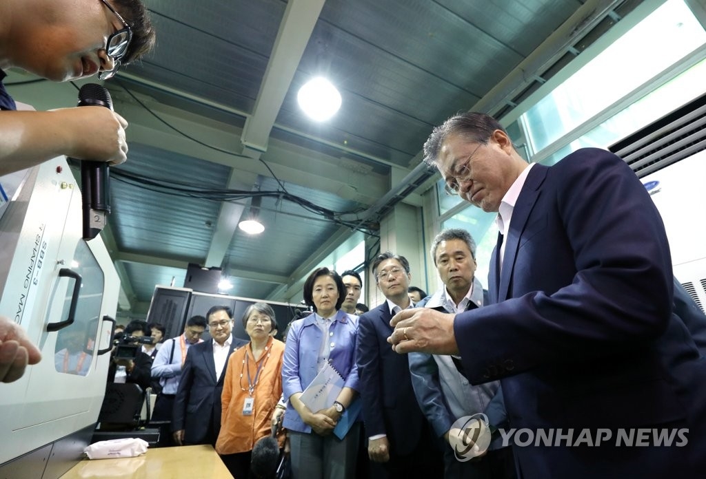 文대통령, 日서 수입하던 기술 개발 업체 방문…`임진왜란` 언급