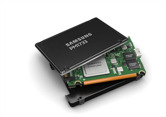 삼성전자, 차세대 서버용 고성능 SSD·고용량 D램 모듈 양산