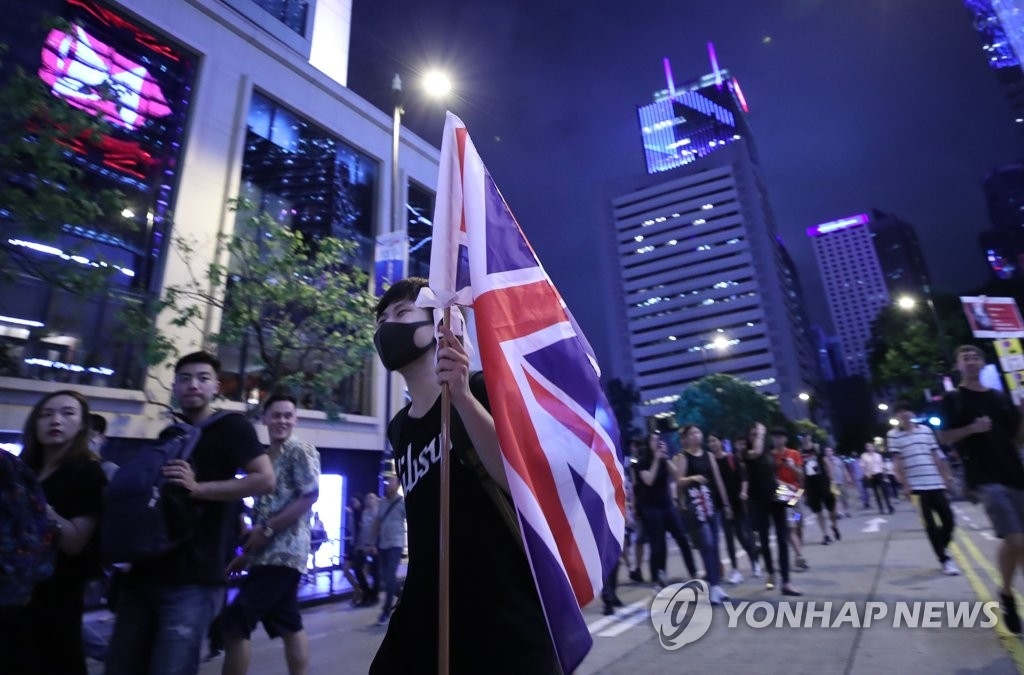 "주홍콩 영국 총영사관 직원, 中서 돌아오던 중 실종"