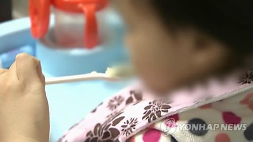 19개월된 아기에 채식 고집한 부모…"심각한 발육 부진…치아도 없어"