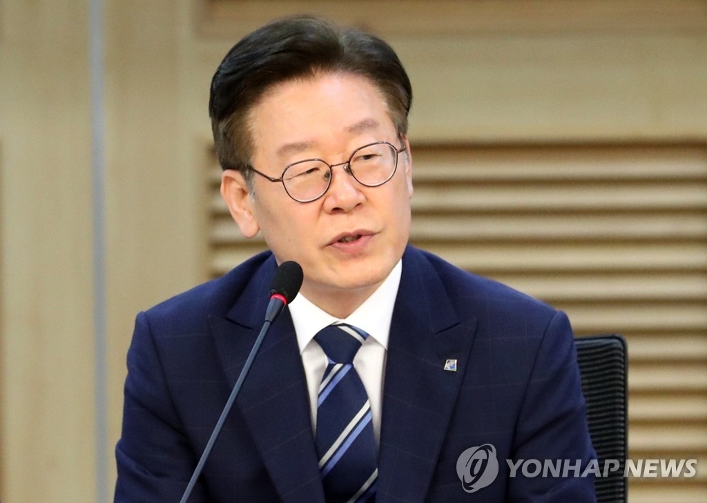 이재명 "조국 마녀사냥 그만...법에서 정한 대로 청문회 열어야"