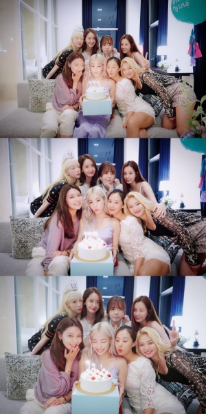 “티파니 생일 축하” 소녀시대 완전체 회동...여전히 돈독한 사이