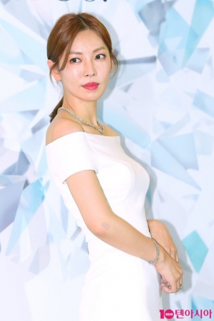 [TEN PHOTO]김소연 &#39;우아한 어깨 라인&#39;