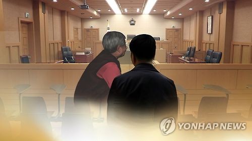 "패륜 범행이지만 처벌 원치 않는 팔순 노모의 뜻에 따라 감형"