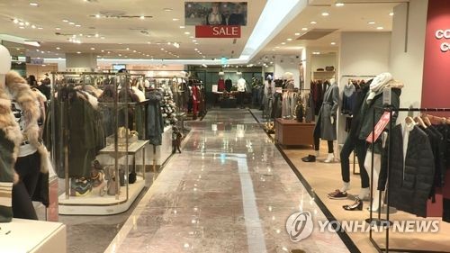 옷 씀씀이 줄인다…의류비 지출전망 10년만에 최저