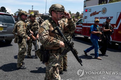 美텍사스 월마트 총기참사로 20명 사망…"증오범죄 가능성"