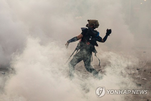 美국무부, 홍콩시위 격화에 여행주의보 2단계로 격상