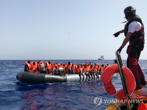 伊, 프랑스 구조선에도 입항 금지 통보…난민 160여명 또 발묶여