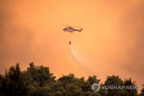 그리스 에비아섬 대형산불로 비상…휴가 간 총리도 급히 복귀