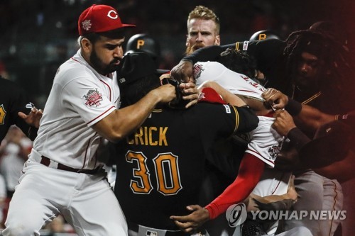 MLB 피츠버그-신시내티 난투극 연루자, 무더기 출전 정지 징계