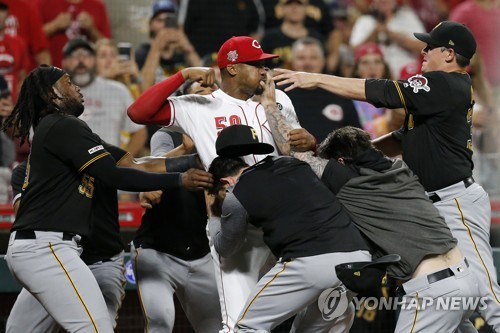 MLB 피츠버그-신시내티 난투극 연루자, 무더기 출전 정지 징계