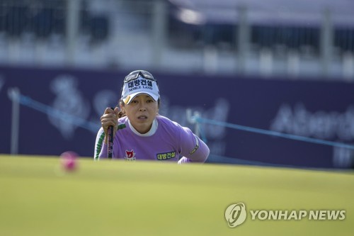 5년 만에 우승 도전 허미정 "오후 조로 경기해 운이 따랐다"