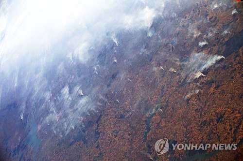 마크롱 비난하고 트럼프는 감싸고…아마존 산불에 정상들 신경전