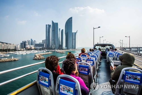 "일본 여행 NO, 부산으로 오세요"…부산불꽃축제 홍보 총력전