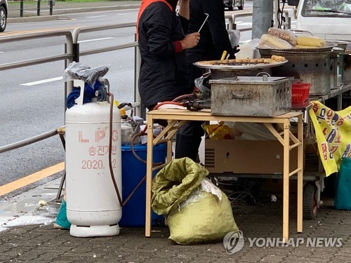 인천 월미도·연안부두 불법 노점 지속…가이드라인 시급