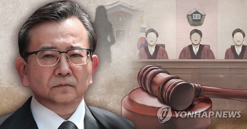 김학의·윤중천 첫 법정대면…'피해자 보호' 위해 재판 비공개