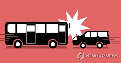 대구 반월당네거리서 시내버스-SUV 충돌…5명 경상