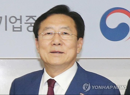 김기문 중기중앙회장 '사전선거운동' 혐의 불구속 기소