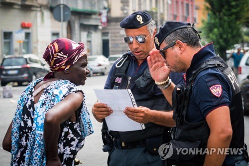 伊 나폴리서 10대들이 아시아 이주노동자 집단 린치…1명 중상