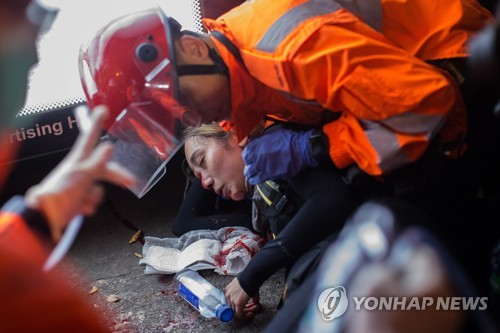 "'우산혁명' 진압한 강경파 경찰 복귀로 홍콩 사태 격화"