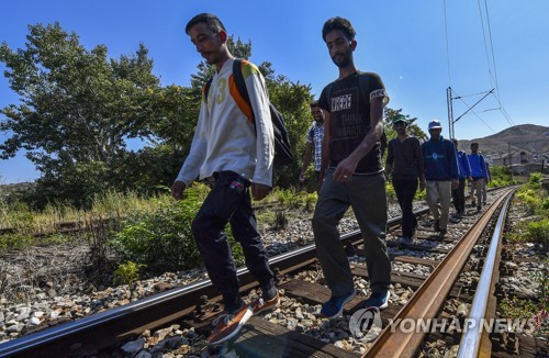 북마케도니아서 불법이주민 탄 차량 추돌 사고…"13명 사상"