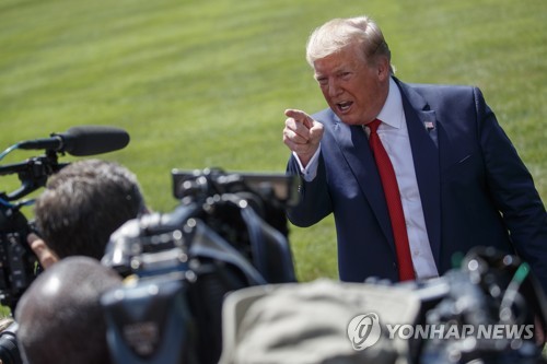 트럼프, 美침체 경고에 가짜뉴스·민주당 탓…"경제 강하다"