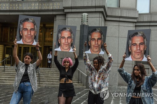 '성범죄' 美억만장자 극단선택에 꼬인 피해자 보상…법정 갈듯