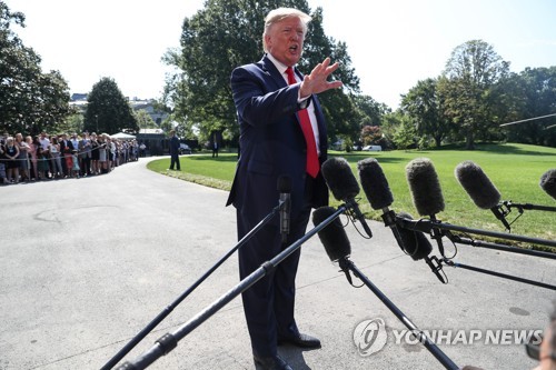 트럼프, 한일갈등에 "매우 곤란한 입장…한국과 일본 잘 지내야"