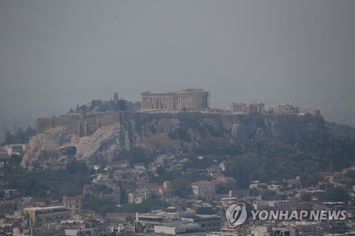 그리스 에비아섬 대형산불로 비상…휴가 간 총리도 급히 복귀