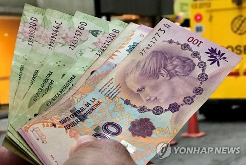 대선 선두주자·IMF '불화' 우려에…아르헨 금융시장 또 출렁