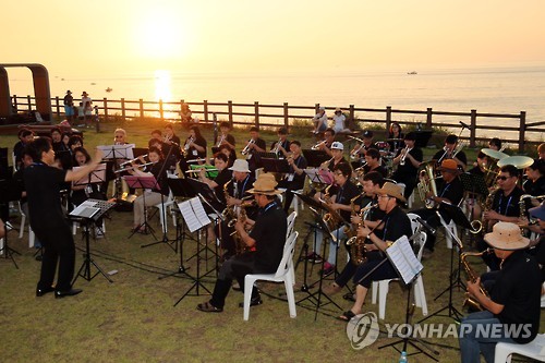 '섬, 그 바람의 울림!' 제주국제관악제 개막…9일간 금빛선율