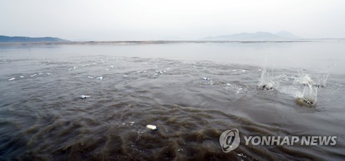 美기독단체 "성경 넣은 페트병 대북 밀반입활동 후원"