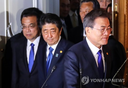  교도 "韓中日 정상회담 성탄절 무렵 개최 조율" 靑 "확정 안돼"