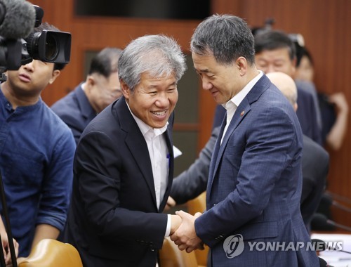 文대통령, 개각 막판 고심…'검증 난관'에 교체 폭 줄어드나