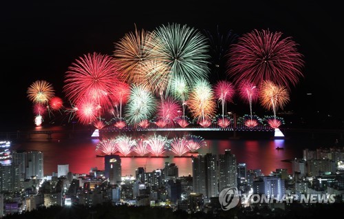 "일본 여행 NO, 부산으로 오세요"…부산불꽃축제 홍보 총력전