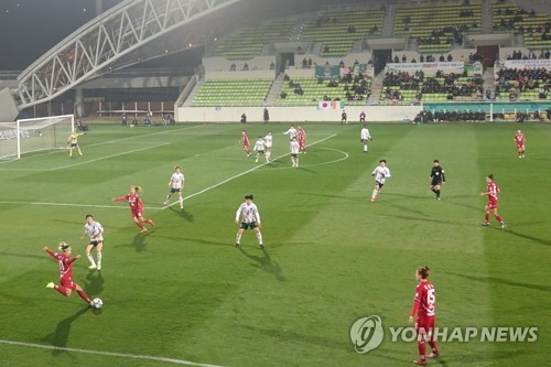 '후반에만 4골' 여자축구 경주 한수원, 서울시청 잡고 2연승